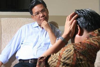 Counsellor listening to patient Counsellor listening to patient